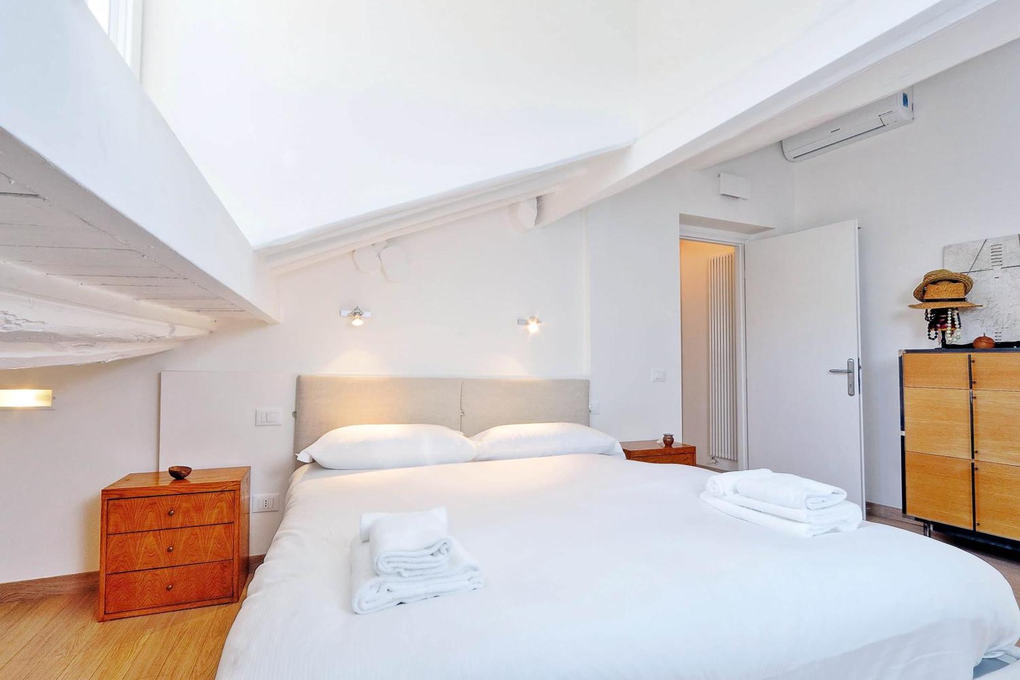 Pantheon Charming Attic | Romeloft Apartment ภายนอก รูปภาพ